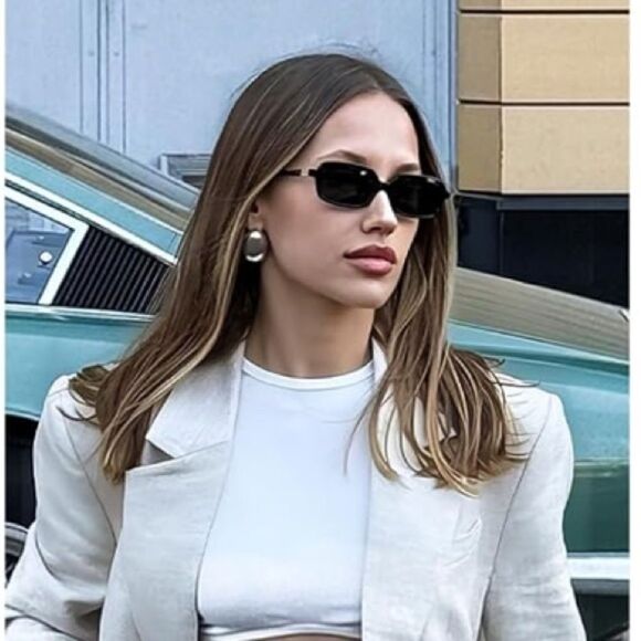 Trendy rectangular sunglasses